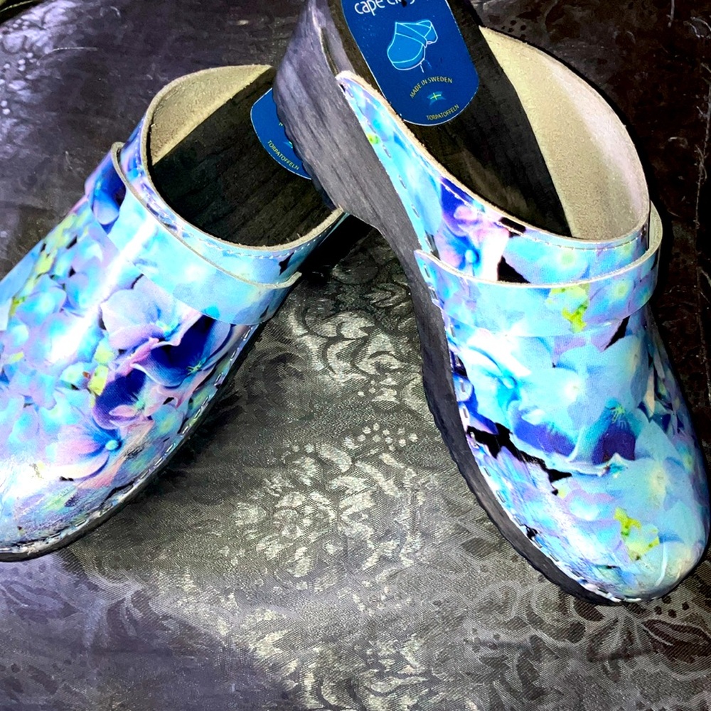 Cape Clog perfect Preowned